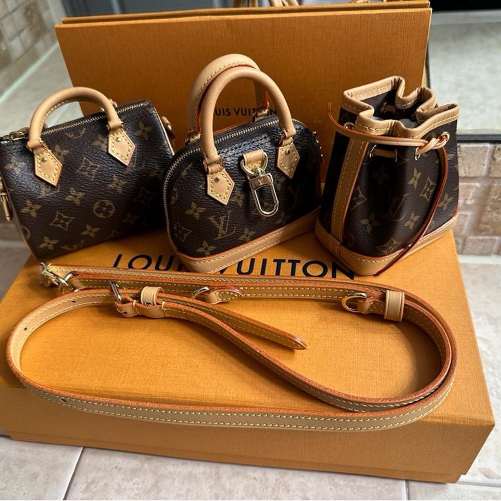 LOUIS VUITTON
Monogram Trio Mini Icones